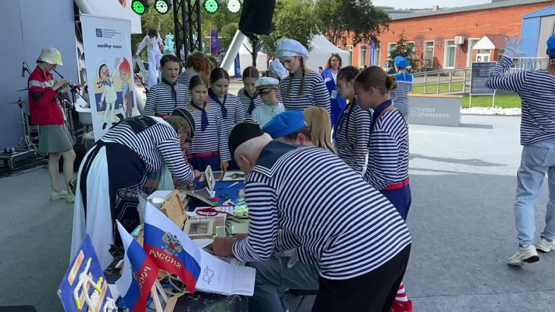 Приморье  номер  в голосования за лучший павильон Улицы Дальнего Востока!