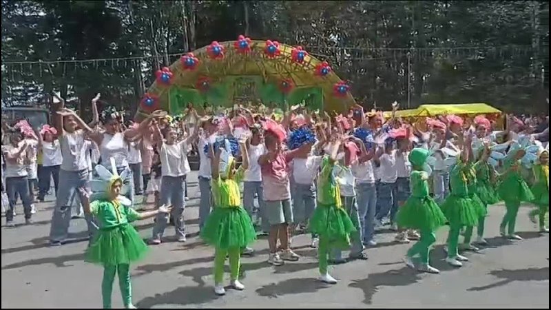 В настоящее время в Городском парке идет праздничная программа